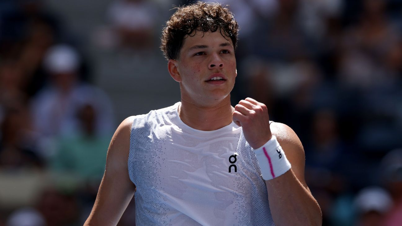 Ben Shelton shakes off 'rust' with win over Francisco Comesana in Auckland