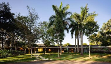 Flamboyant House / Juliana Camargo + Prumo projetos