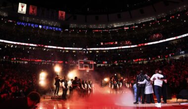 Chicago Bulls retire Derrick Rose's No. 1 jersey
