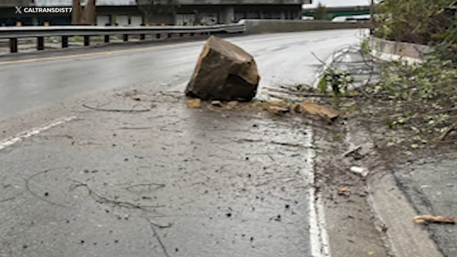 Minor rockslide blocks 5 Freeway connector in Elysian Park