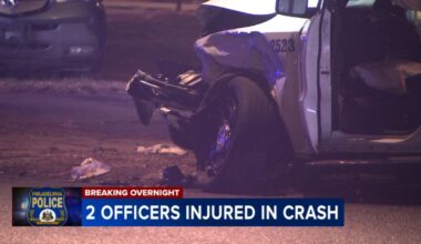 2 police officers injured in crash in North Philadelphia