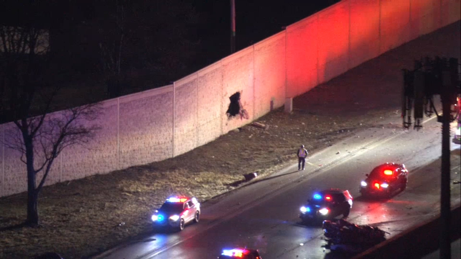 1 killed after car drives through barrier onto I-55 in Romeoville, Illinois State Police says