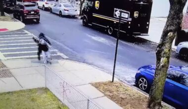 Queens deadly stabbing: 17-year-old fatally slashed in neck in Queens, police say