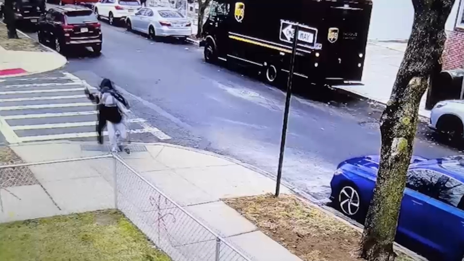 Queens deadly stabbing: 17-year-old fatally slashed in neck in Queens, police say