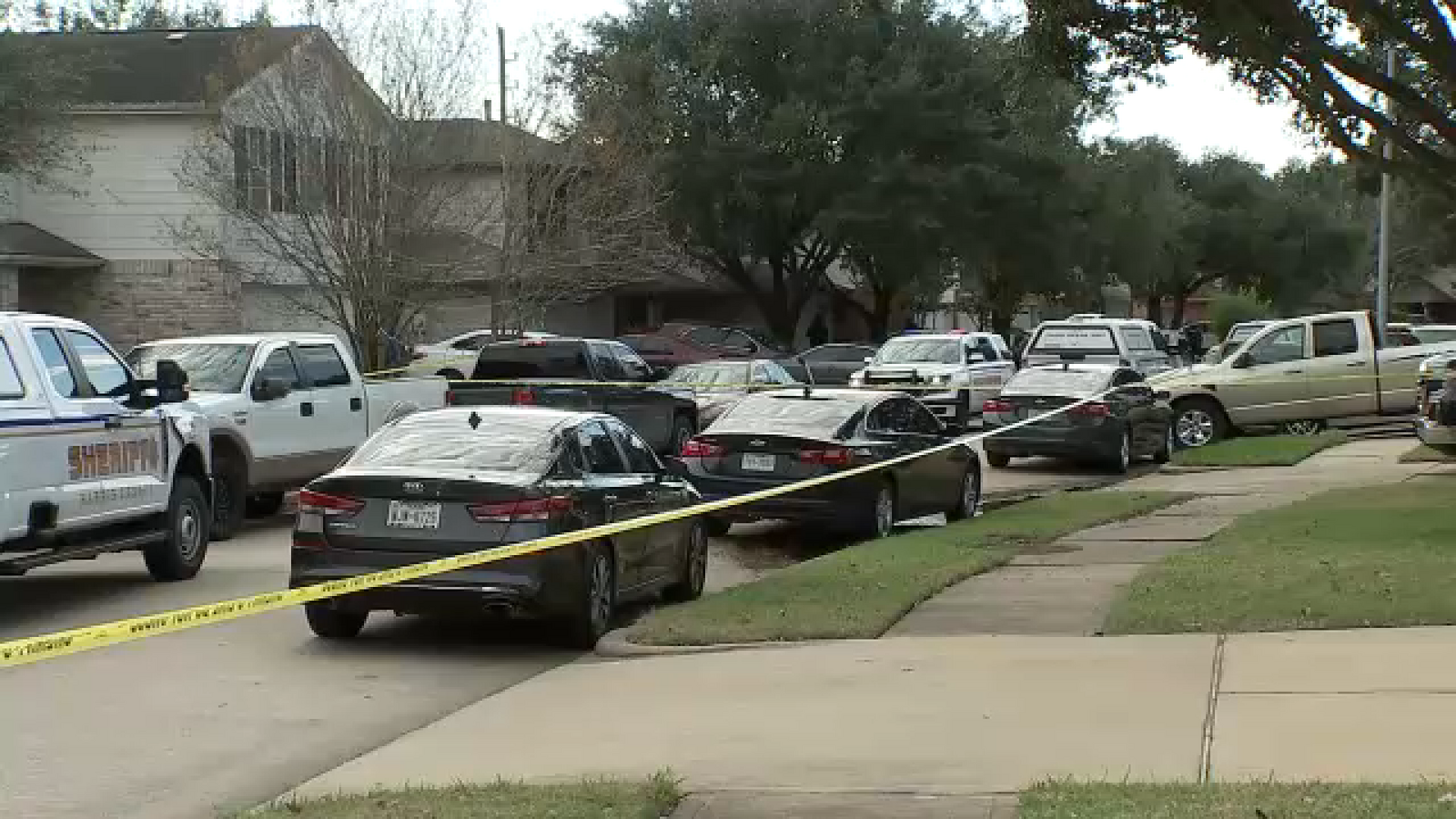 HCSO deputies investigating double shooting after they say man and woman found dead in W. Harris County home on Bent Springs Lane