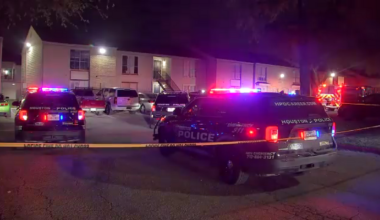 Woman shot to death while 3 children were inside apartment on W. Tidwell in northwest Houston, police say