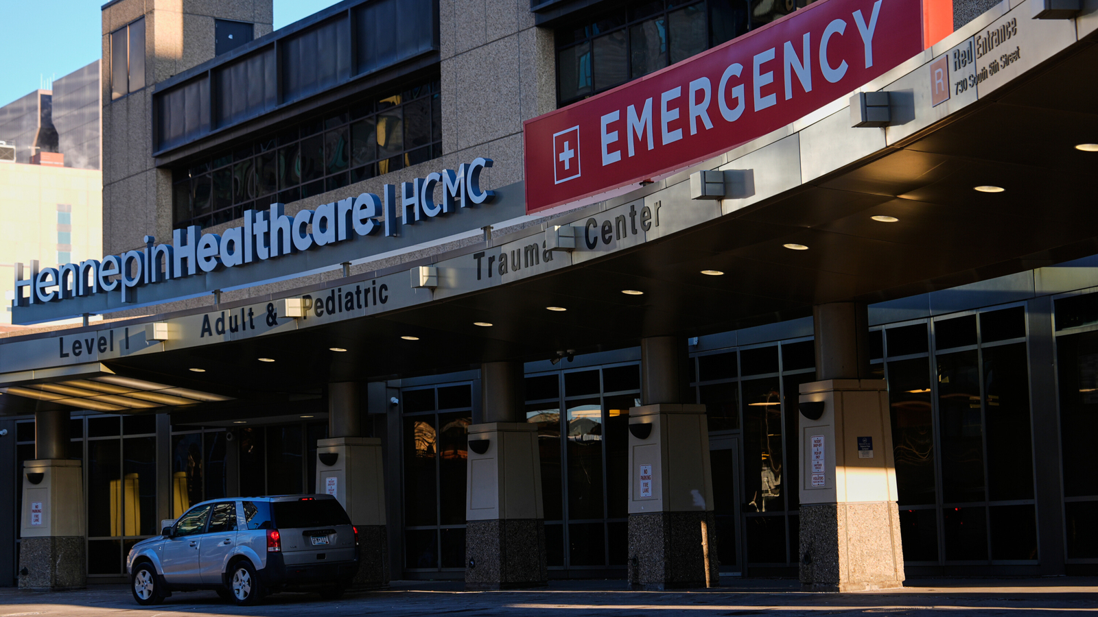 ICE Minneapolis news: ICE agents' claim that Alberto Castañeda Mondragón hit wall, shattered skull triggers tension at hospital