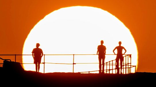 Sydney and Melbourne will swelter through the hottest weather in years over the coming week.