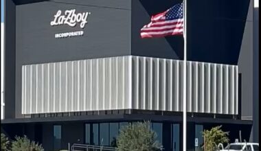 Early in Novermber, La-Z-Boy Incorporated opened a major distribution center in Glendale near the Loop 303 corridor.