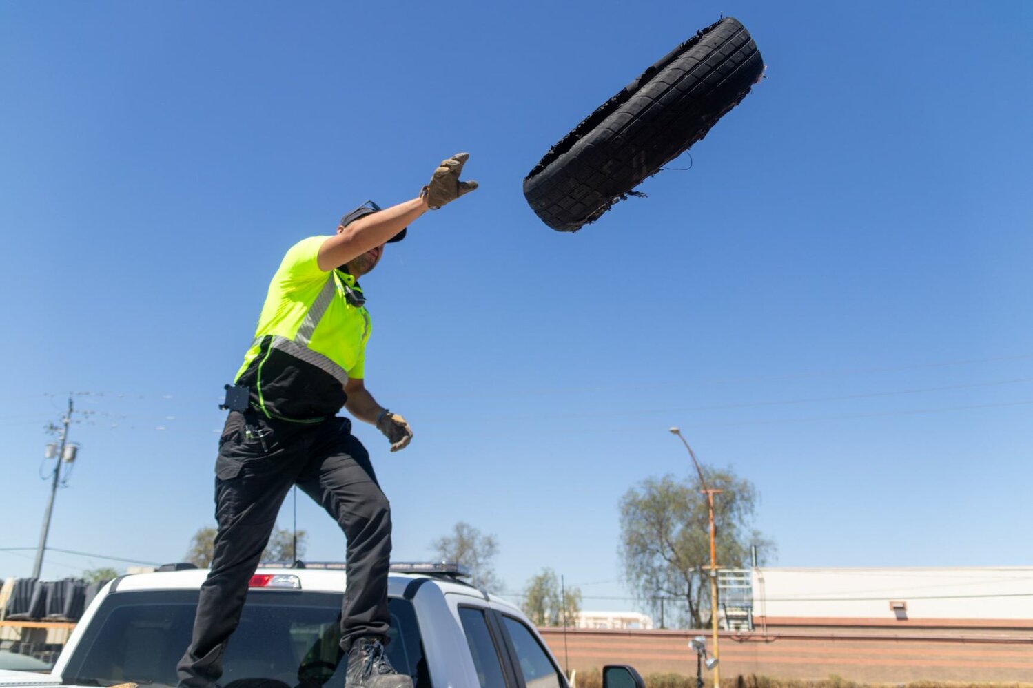 &nbsp;The most common types of road debris responsible for crashes and deaths include tires, bumpers, wheels furniture, barbecue grills and mattresses.