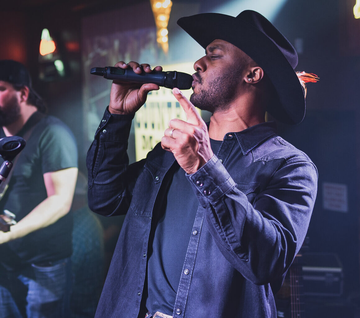 Country music sinfer Chauncey Joes will lead an evening of live music in downtown Glendale on Jan. 24.