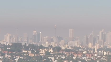 Smoke haze smothers Sydney skyline as bushfire season begins – video