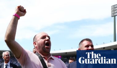 Crowd roars in standing ovation for Bondi hero Ahmed al-Ahmed at sold-out Ashes Test in Sydney | Bondi beach terror attack