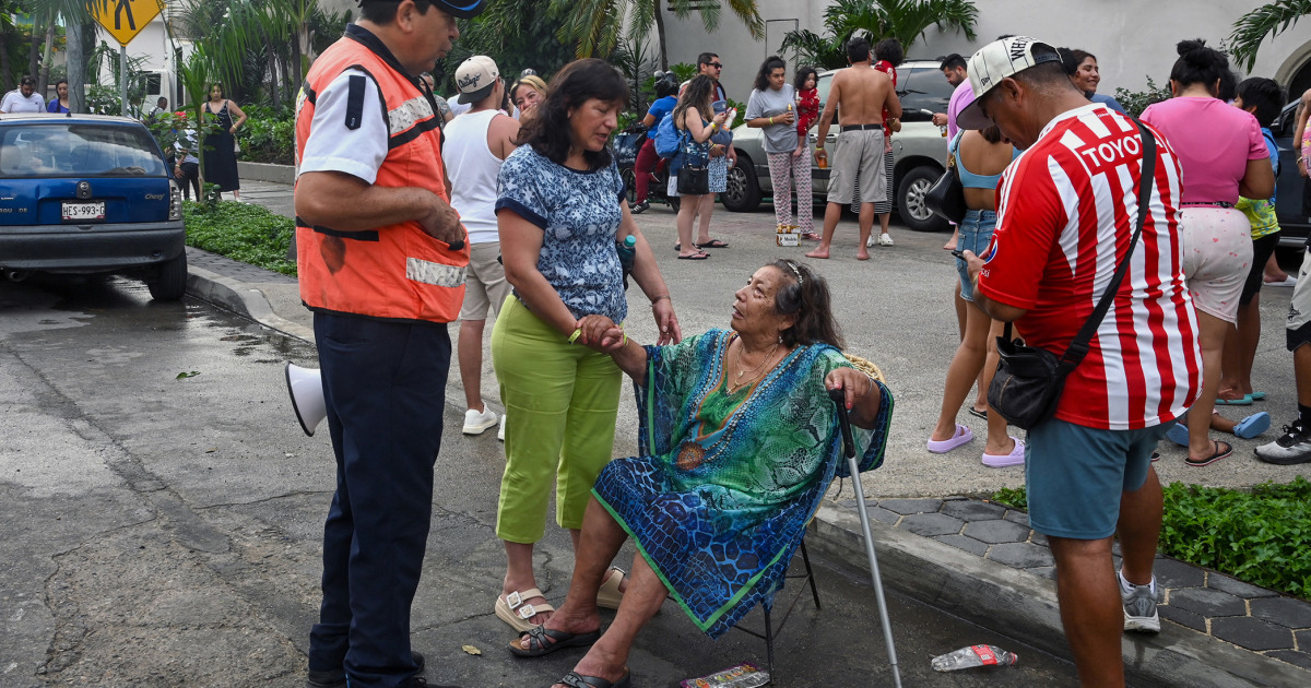 Earthquake with 6.5 magnitude rattles southern and central Mexico killing 2