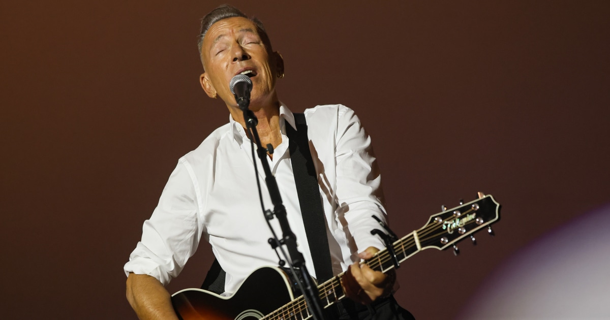 Bruce Springsteen sings 'Streets of Minneapolis' in Minneapolis as protest song hits No. 1