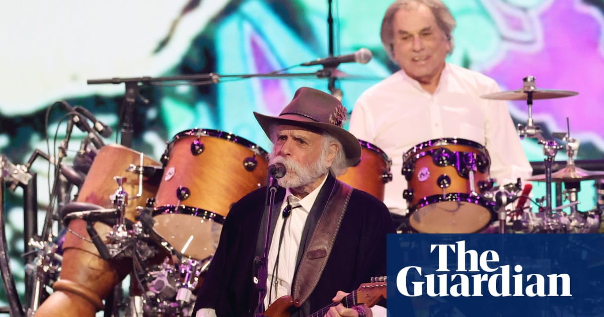 ‘The last actual hippie’: musicians pay tribute to Grateful Dead’s Bob Weir | Grateful Dead