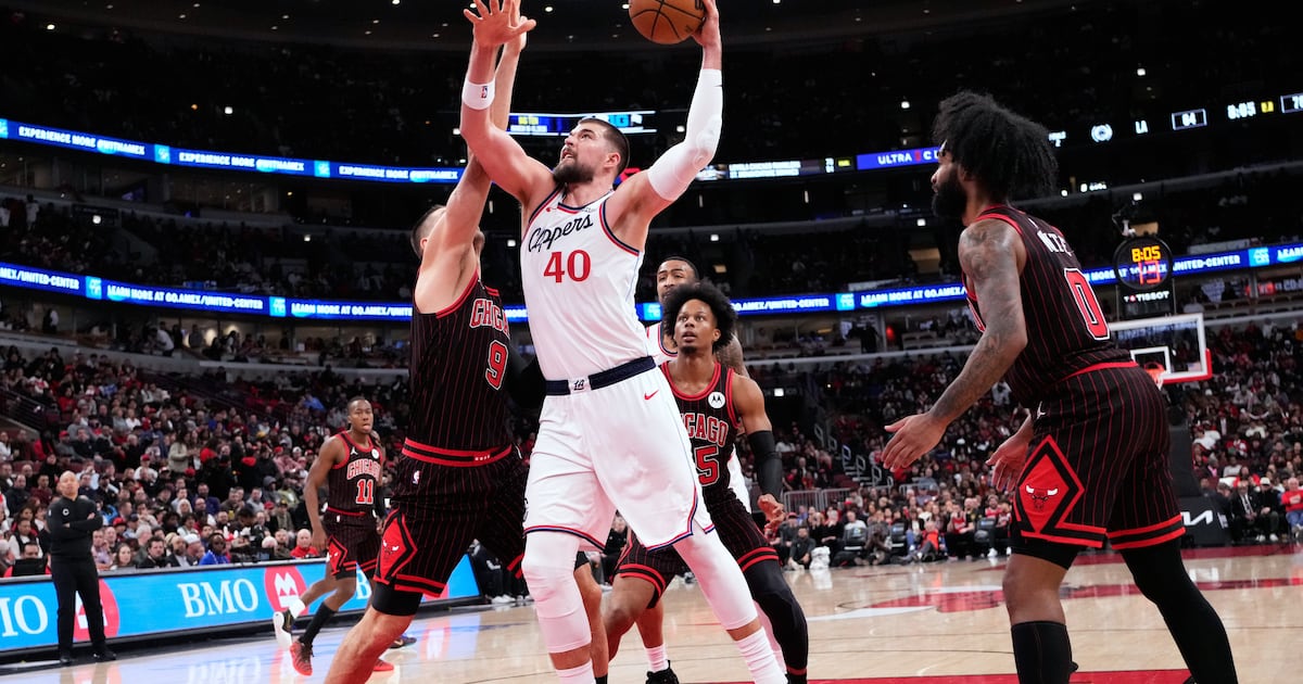 Clippers fall to the Bulls after a dominating performance from Coby White – Annenberg Media