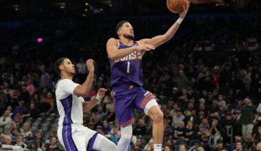 Devin Booker scores 20 in 1st quarter as Phoenix Suns rout Sacramento Kings
