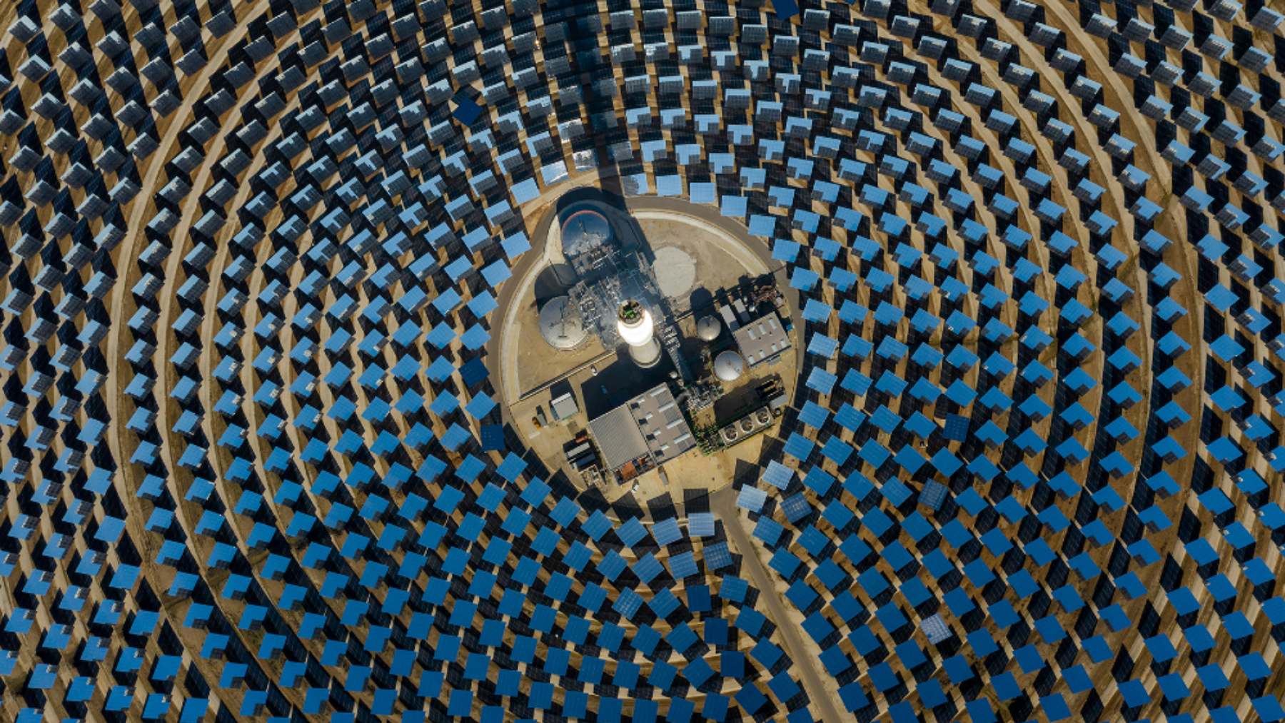 It's 7 times the size of Manhattan and will be even larger in 2026 — 7,000,000 solar panels aligned in China