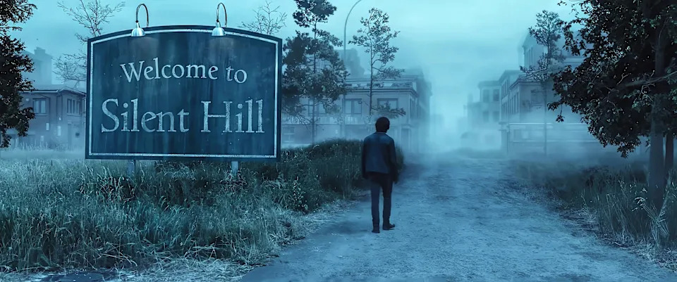 A man is walking on a dirt parth as a ghostly fog surrounds him. You can see a large house ahead of him and a sign reading: Welcome to Silent Hill.