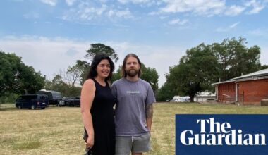 ‘Not worth the risk’: Lana and Todd were due to get married – but instead spent the day at a bushfire shelter | Victoria