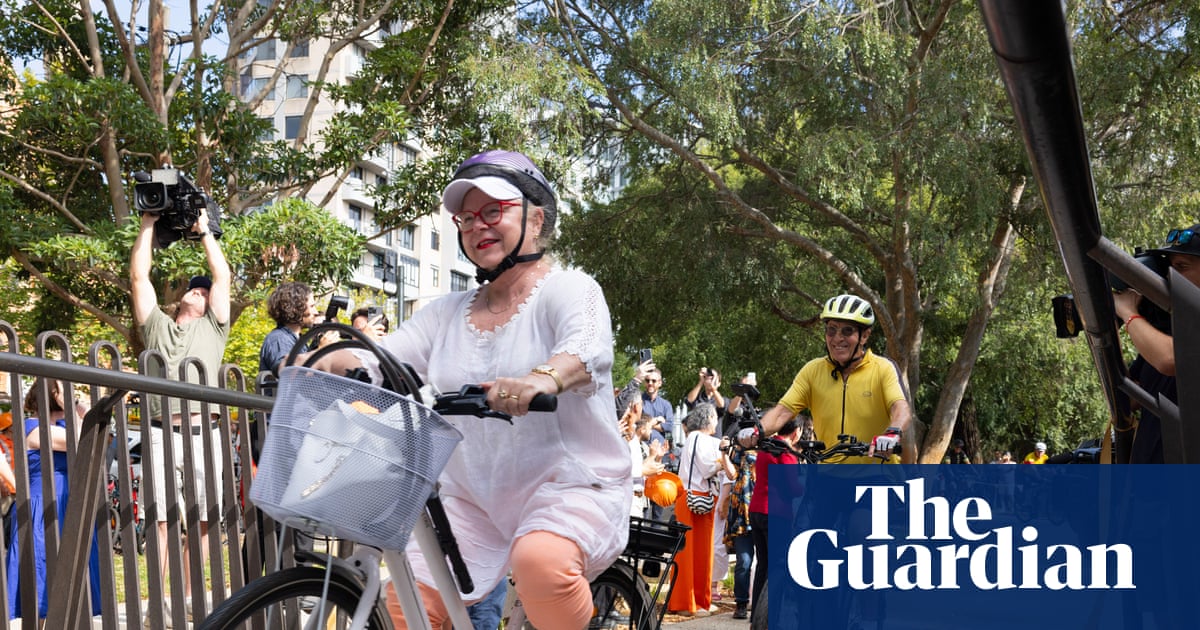‘It all flows’: commuters celebrate as new Sydney Harbour Bridge bike ramp opens | Sydney Harbour Bridge
