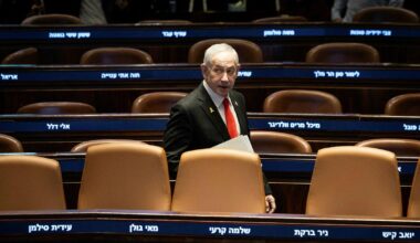Poll: Netanyahu's Likud Drops a Seat, Opposition Short of Majority Without Arab Parties