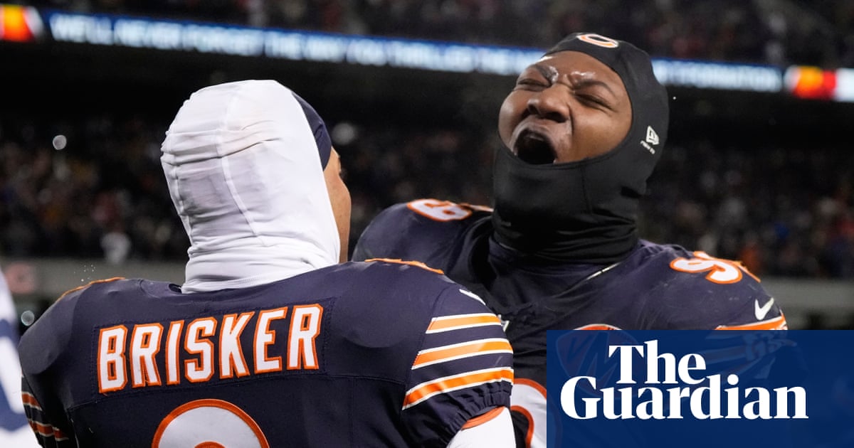 Williams sparks 18-point fightback as Bears oust Packers for first playoff win in 15 years | NFL