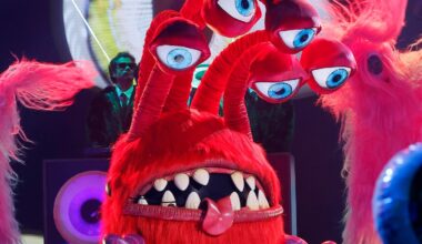 Red Sox legend unmasked in season premiere