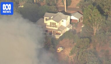 Emergency services downgrade bushfire warning for Mundaring residents