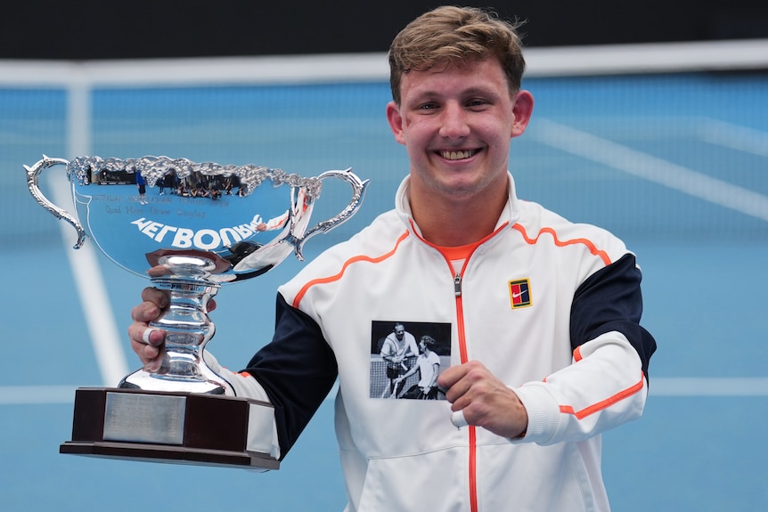Niels Vink with Australian Open trophy and a photo of his late coach.