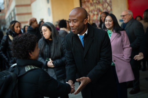 Schools Chancellor Kamar Samuels greets students at P.S./M.S. 194 in the Bronx on Monday, January 5, 2026. (Michael Appleton/Mayoral Photography Office)