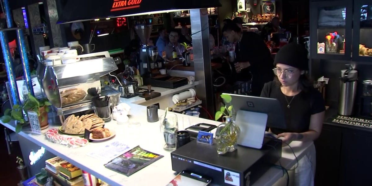 Phoenix coffee shop stays open during ‘ICE Out’, donates to Zipps workers