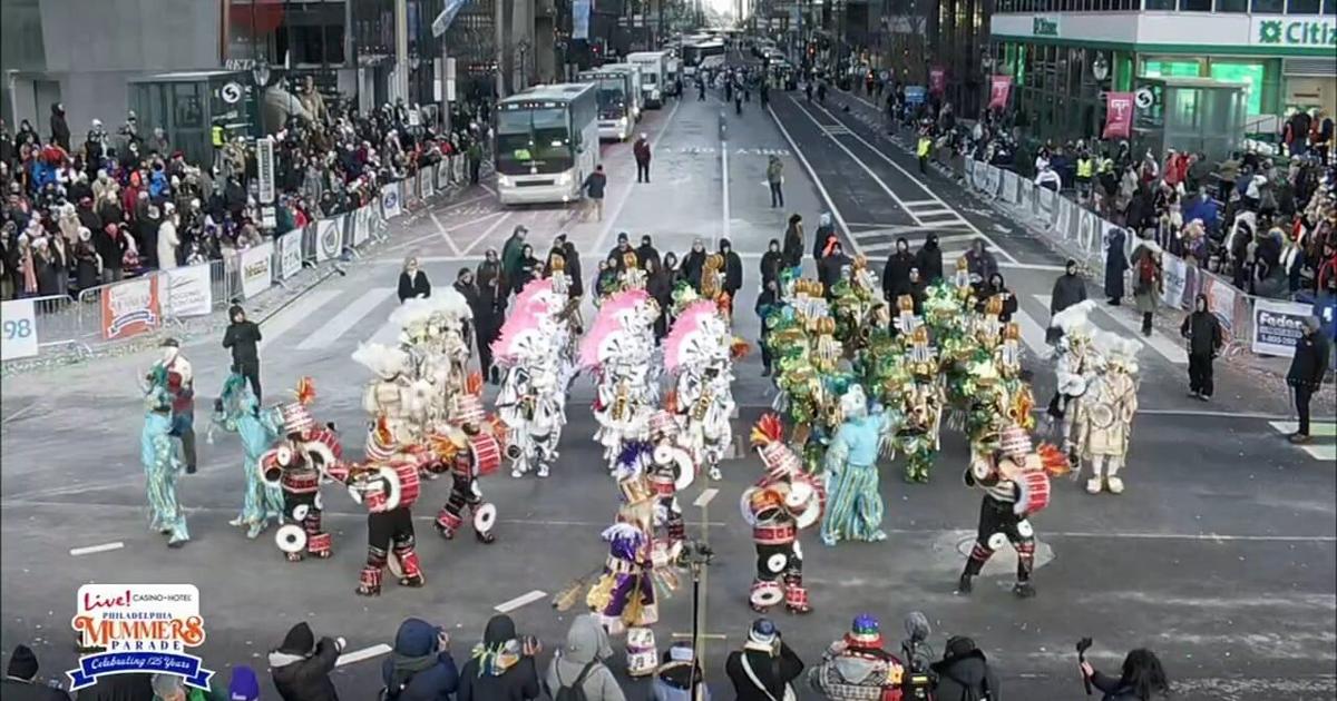 Four hurt at Mummers Parade, everyone reported doing well | 2026 Philadelphia Mummers Parade