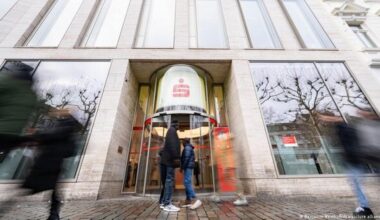 Third bank robbery reported in NRW in days – DW – 01/02/2026