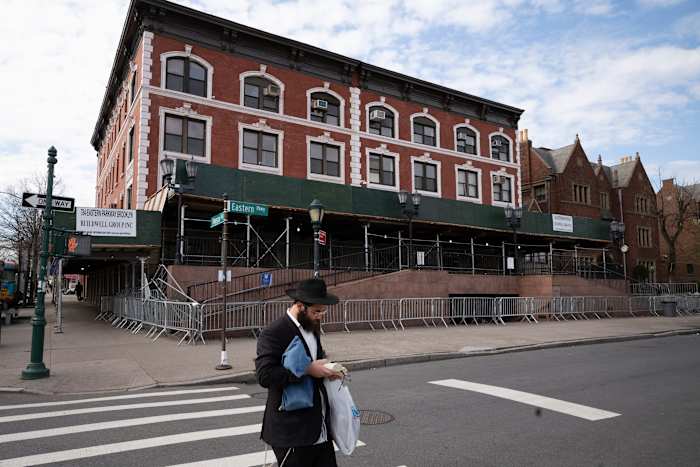 Car rams into Chabad headquarters in New York City, damaging doors