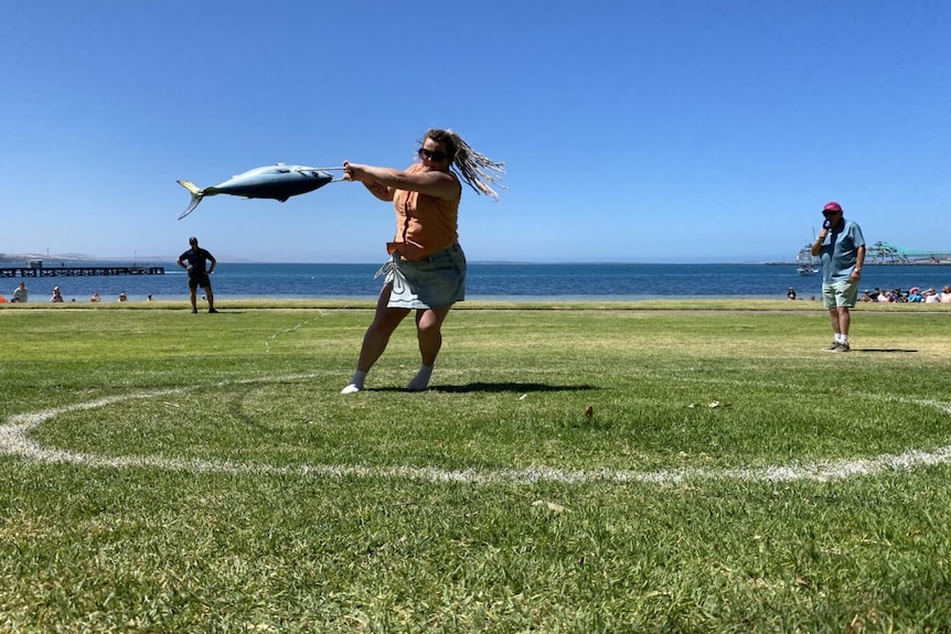 A participant in the Tunarama tuna toss.