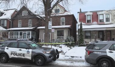 2 hurt in west Toronto stabbing, 1 arrested