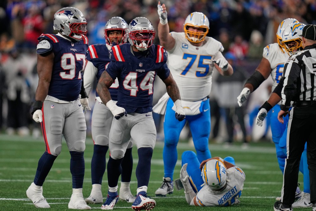 Chargers fail, flail in playoff loss to Patriots