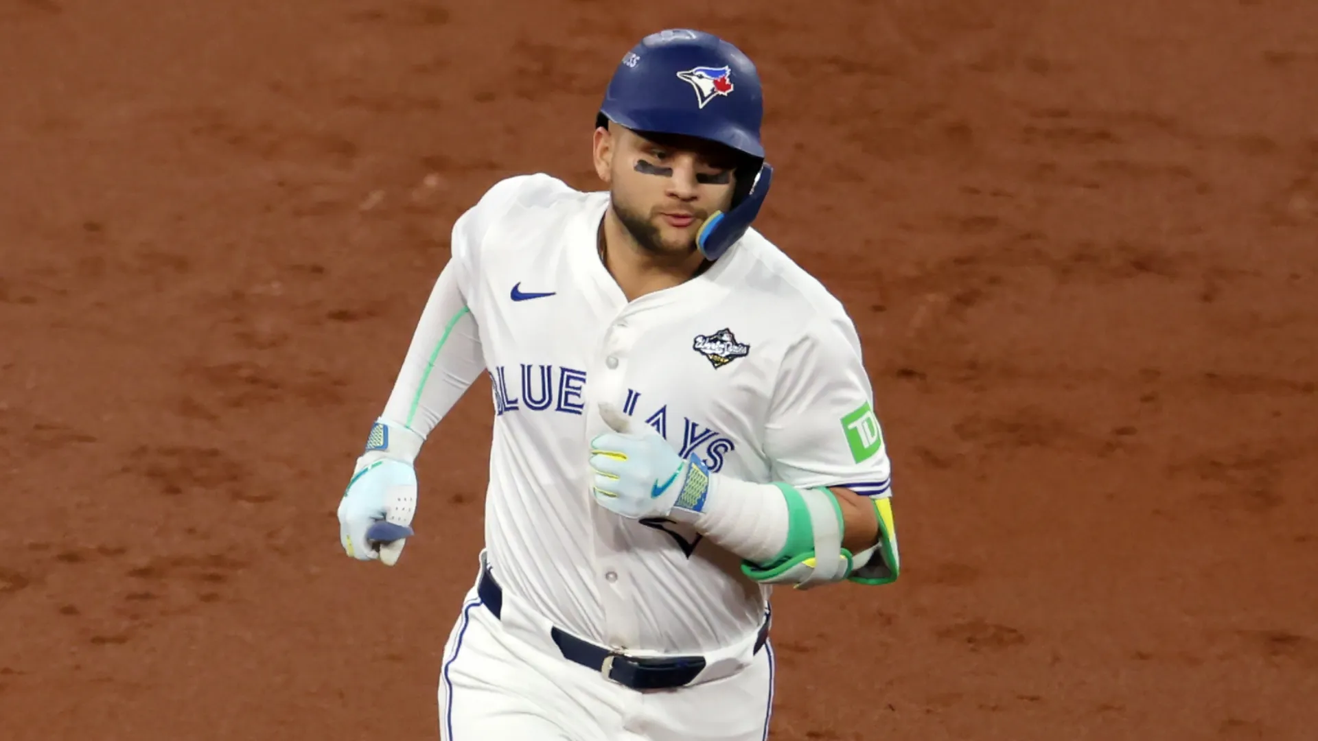 Bo Bichette running for base
