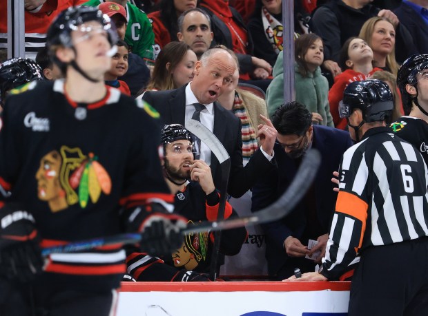 Blackhawks head coach Jeff Blashill, center, argues a penalty call with an official in the second period against the Capitals at the United Center on Jan. 9, 2026, in Chicago. (John J. Kim/Chicago Tribune)