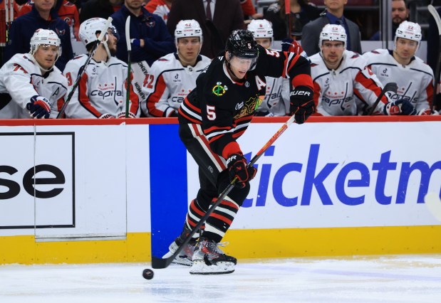 Blackhawks defenseman Connor Murphy (5) handles the puck in front of the Capitals bench in the third period at the United Center on Jan. 9, 2026, in Chicago. (John J. Kim/Chicago Tribune)