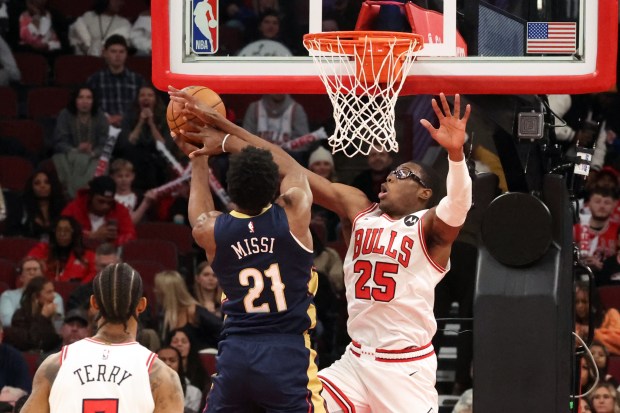 Pelicans center Yves Missi (21) puts up a shot as Bulls forward/center Jalen Smith (25) defends in the first half at the United Center on Wednesday, Dec. 31, 2025. (Terrence Antonio James/Chicago Tribune)
