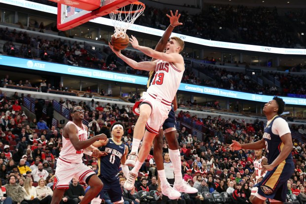 Pelicans center Yves Missi (21) defends against Bulls guard/forward Kevin Huerter (13) in the first half at the United Center on Wednesday, Dec. 31, 2025. (Terrence Antonio James/Chicago Tribune)