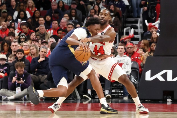 Pelicans center Derik Queen (22) battles Bulls forward Patrick Williams (44) in the first half at the United Center on Wednesday, Dec. 31, 2025. (Terrence Antonio James/Chicago Tribune)