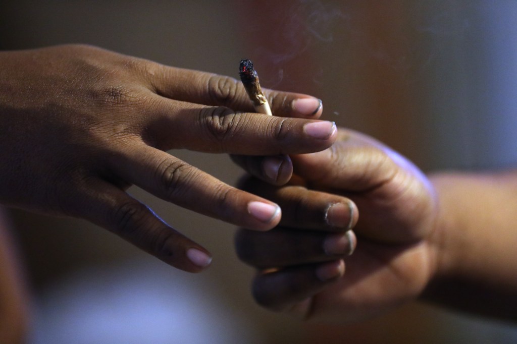 Recreational marijuana sold legally for the first time in Illinois