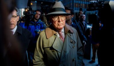 Feds charge longtime Ald. Edward Burke with extortion