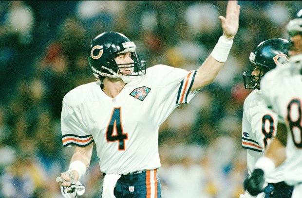 Chicago Bears quarterback Steve Walsh celebrates during the Bears' playoff victory against the Minnesota Vikings on Jan 1, 1995. (Jim Prisching/Chicago Tribune)