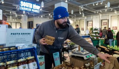 Bitter cold couldn't keep shoppers away from South Loop market