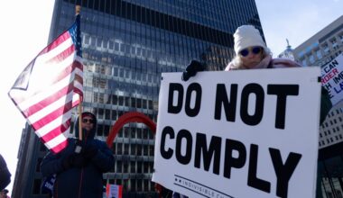Despite frigid temps, crowd turns out in Chicago to protest Trump